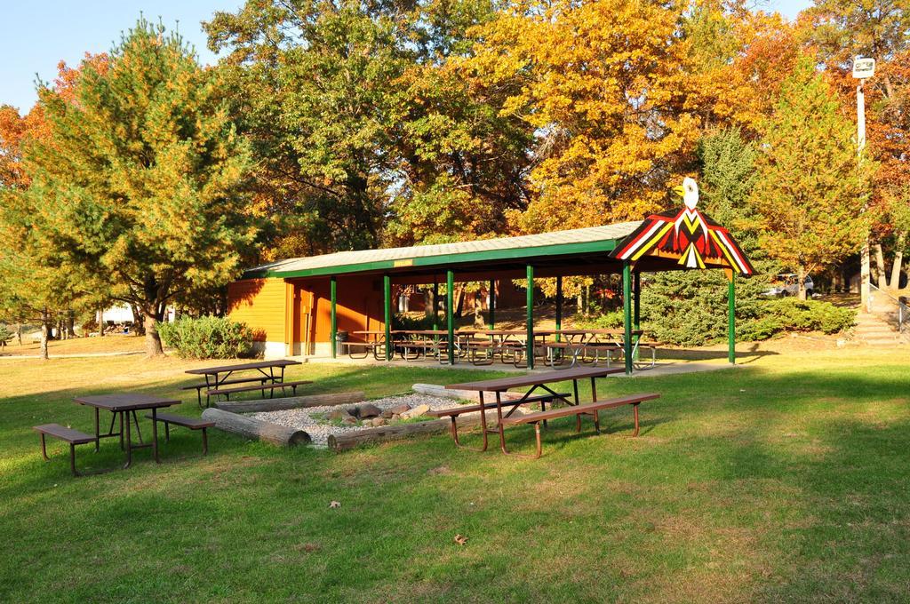 Arrowhead Camping Resort Deluxe Cabin 4 Douglas Center Zewnętrze zdjęcie